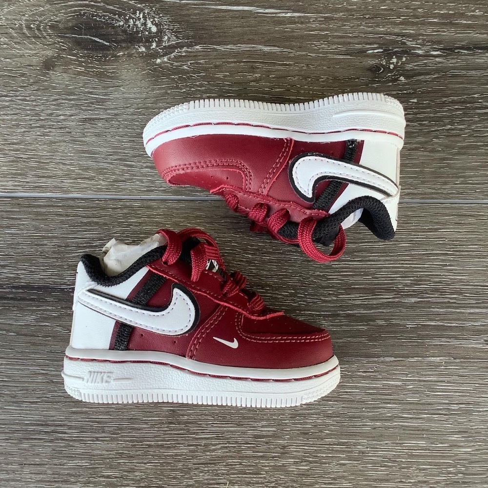 Nike Force 1 LV8